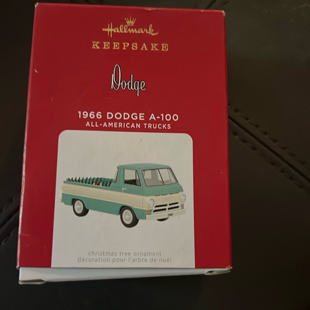 Hallmark keepsake ornament 2021, 1966 Dodge A-100 truck